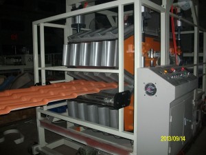 Máquina de producción de tejas esmaltadas de PVC